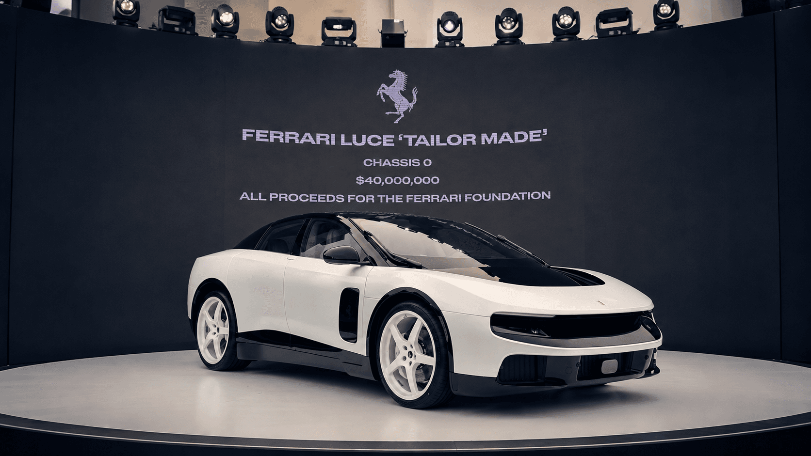 Pirmasis elektrinis „Ferrari“ parduotas už 40 mln. dolerių: kas taip pakėlė kainą?